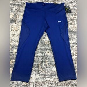NWT Nike Epic Run‎ Tight Fit Crop Leggings Size XL